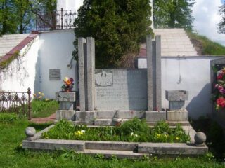 Cmentarz w Drozdowie grob-zolnierzy