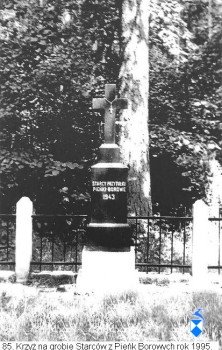 Krzyż na grobie Starców z Pieńk Borowych
