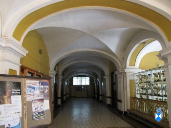 Korytarz na prawo od wejścia