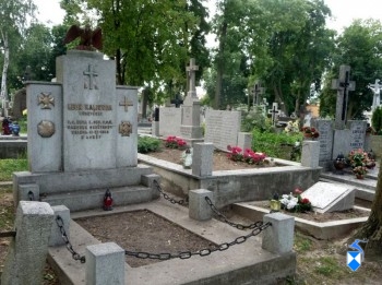 Grob i nagrobek_2011