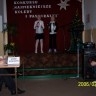 Karolina i Żaneta na konkursie kolęd w SP w Olszynach 2006