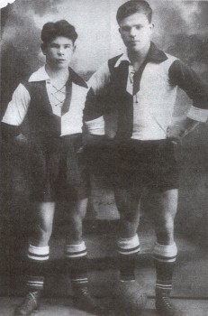 Czołowi piłkarze ŁKS Michał Kwiek i Antoni Polakowski