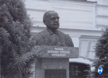 Pomnik Bohdana Stefana Winiarskiego z 121987 r. przy ul.Dwornej (2005 r.)