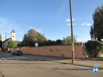 Teren byłego folwarku zamkowego. Obecnie Klasztor Benedyktynek Teren byłego folwarku zamkowego. Obecnie Klasztor Benedyktynek