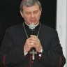 Biskup Tadeusz Bronakowski przewodniczy modlitwie w intencji Ojczyzny