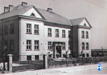 Szpitale dawnej Łomży Budynek szpitala żydowskiego po remoncie powojennym już jako Szkoła Metalowa