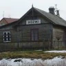 Stary budynek stacyjny drewniany w Kozikach  obecnie