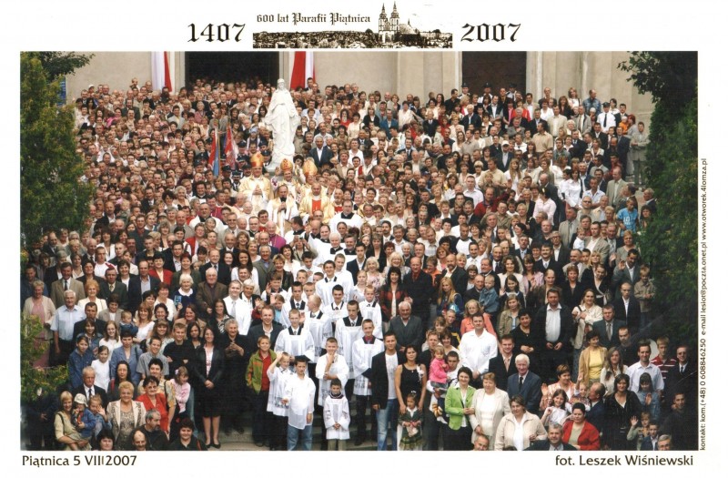 Zdjęcie jubileuszowe z uroczystych obchodów 600-lecia parafii Piątnica