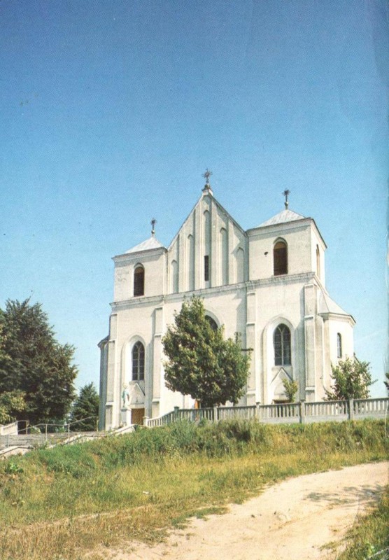 Kościół odbudowany po II wojnie światowej, ale jeszcze bez wież 