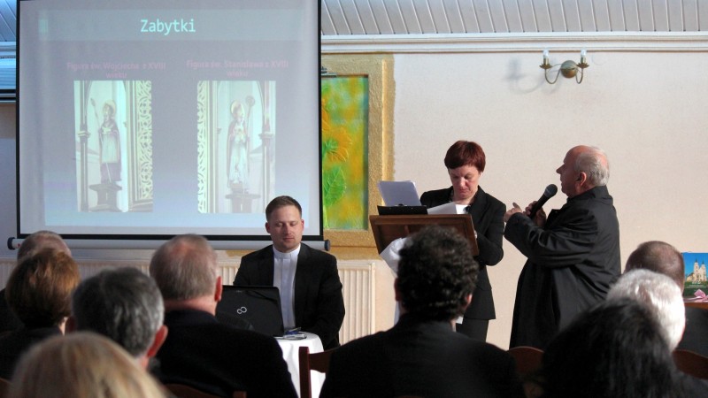 Prezentacja XVIII-wiecznych figur św. Wojciecha i św. Stanisława