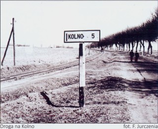 Kolej wąskotorowa na Kurpiach i w Łomży. Droga na Kolno. Fot. F. Jurczenia.jpg