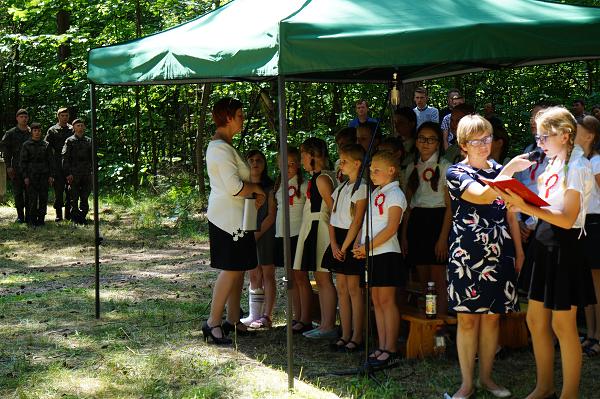 "Musimy być czujni" - relacja z obchodów 75. rocznicy zbrodni w lesie jeziorkowskim