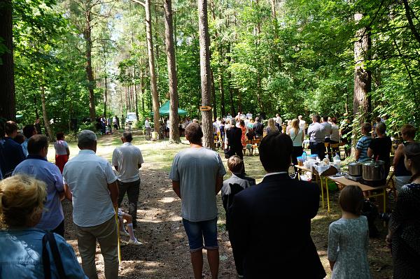 "Musimy być czujni" - relacja z obchodów 75. rocznicy zbrodni w lesie jeziorkowskim