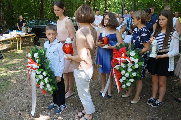 "Musimy być czujni" - relacja z obchodów 75. rocznicy zbrodni w lesie jeziorkowskim