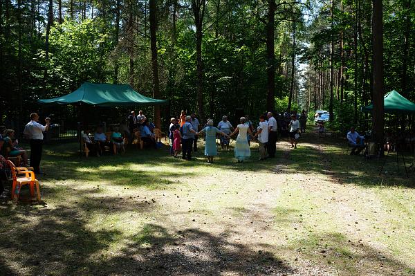 "Musimy być czujni" - relacja z obchodów 75. rocznicy zbrodni w lesie jeziorkowskim