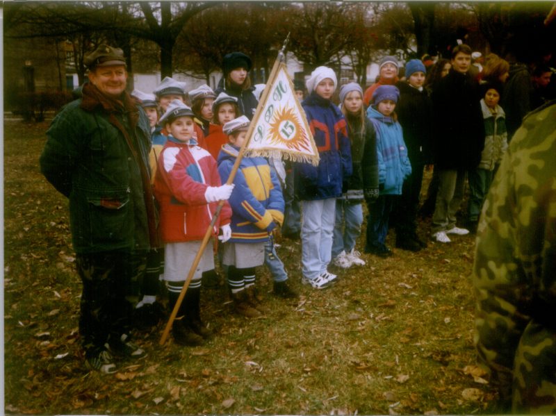 Harcerstwo Łomżyńskie Wczoraj i Dziś. Tom 2. Rozdział 5 Fot. Drużyna podczas Rajdu Złote Liście Jesieni w 1998 r.