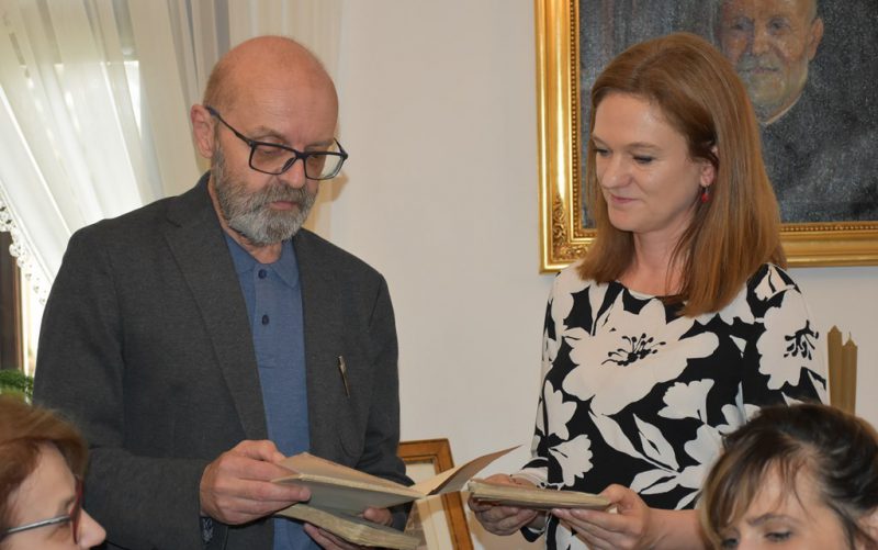 Bibliofilska pasja Sławomira Zgrzywy i „Biblioteka Lutosławskich”